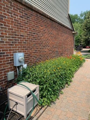 3855 Sequoia Drive, Lake Orion, MI 48360