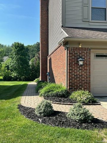 3855 Sequoia Drive, Lake Orion, MI 48360