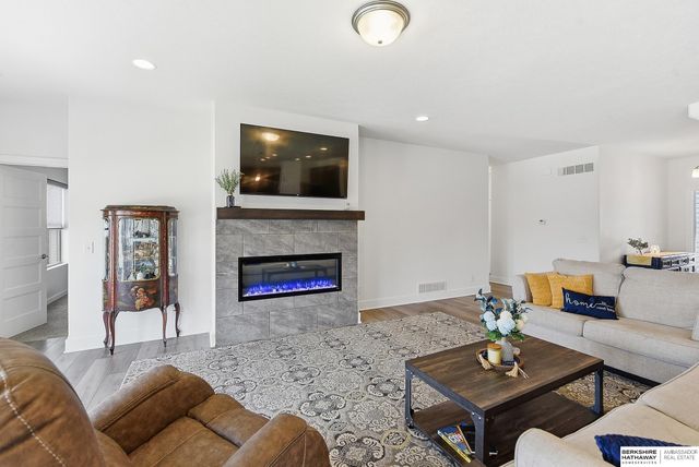 17706 Ogden Street, Omaha, NE 68116