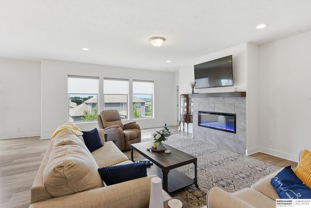 17706 Ogden Street, Omaha, NE 68116