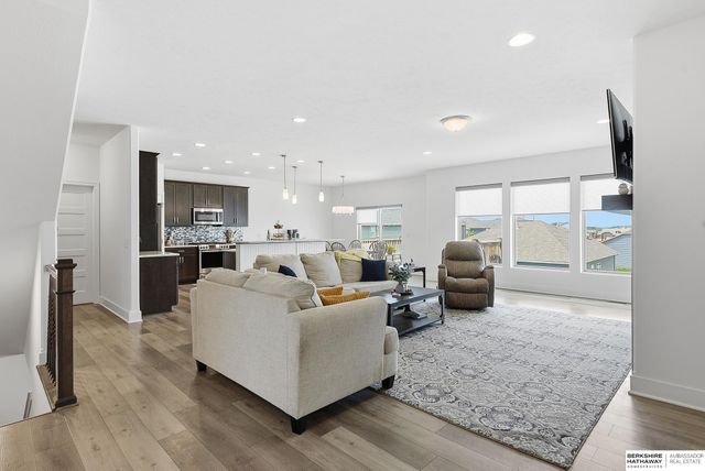 17706 Ogden Street, Omaha, NE 68116