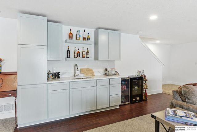 17706 Ogden Street, Omaha, NE 68116