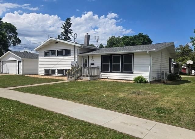 1536 10th Avenue N, Moorhead, MN 56560