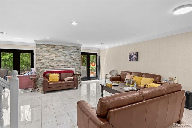 13 Timberlane Court, Dearborn, MI 48126