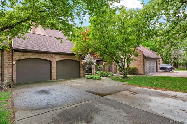 13 Timberlane Court, Dearborn, MI 48126