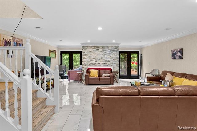 13 Timberlane Court, Dearborn, MI 48126