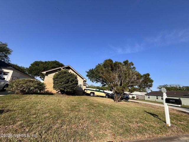 1829 ASHMORE GREEN Drive, Jacksonville, FL 32246