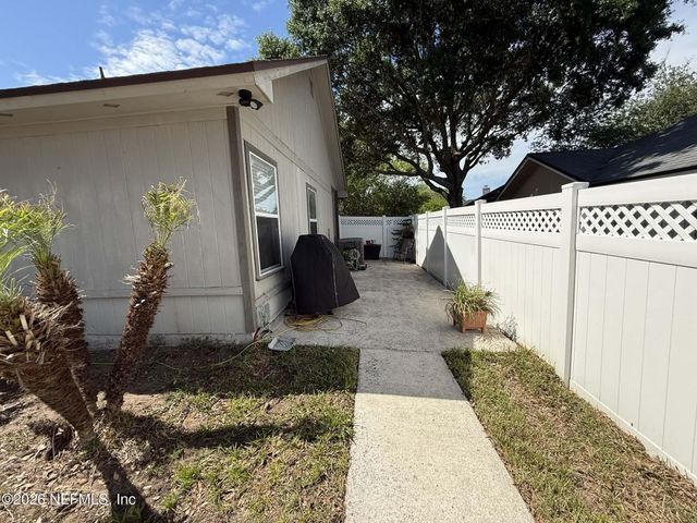 1829 ASHMORE GREEN Drive, Jacksonville, FL 32246