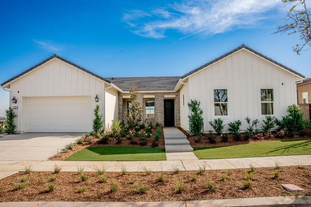 951 Beaver Pond Loop, Madera, CA 93636