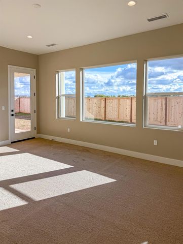 951 Beaver Pond Loop, Madera, CA 93636