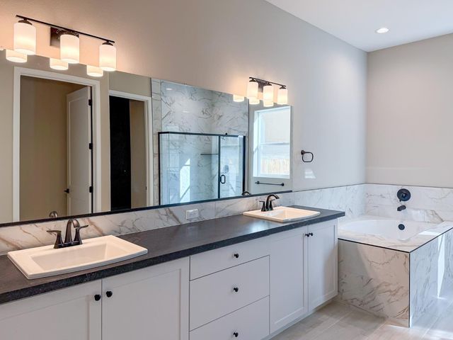 951 Beaver Pond Loop, Madera, CA 93636