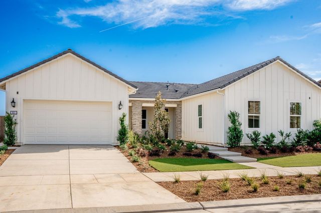 951 Beaver Pond Loop, Madera, CA 93636