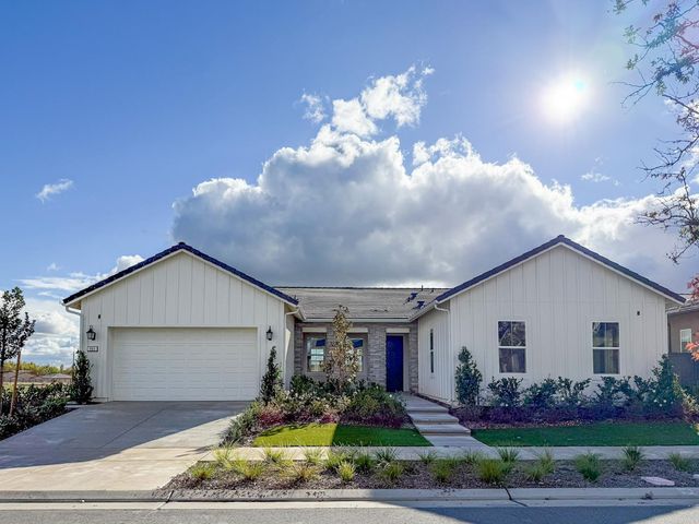 951 Beaver Pond Loop, Madera, CA 93636