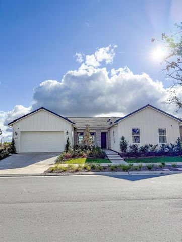 951 Beaver Pond Loop, Madera, CA 93636