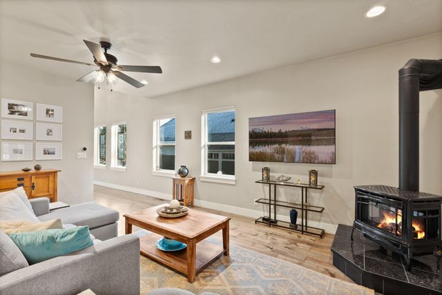 410 S Timber Creek Drive, Sisters, OR 97759