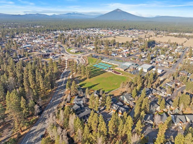 410 S Timber Creek Drive, Sisters, OR 97759