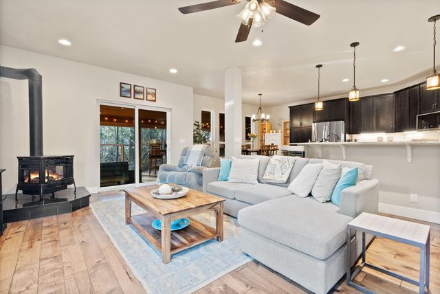 410 S Timber Creek Drive, Sisters, OR 97759