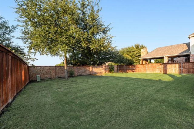 931 Senna Drive, Lantana, TX 76226