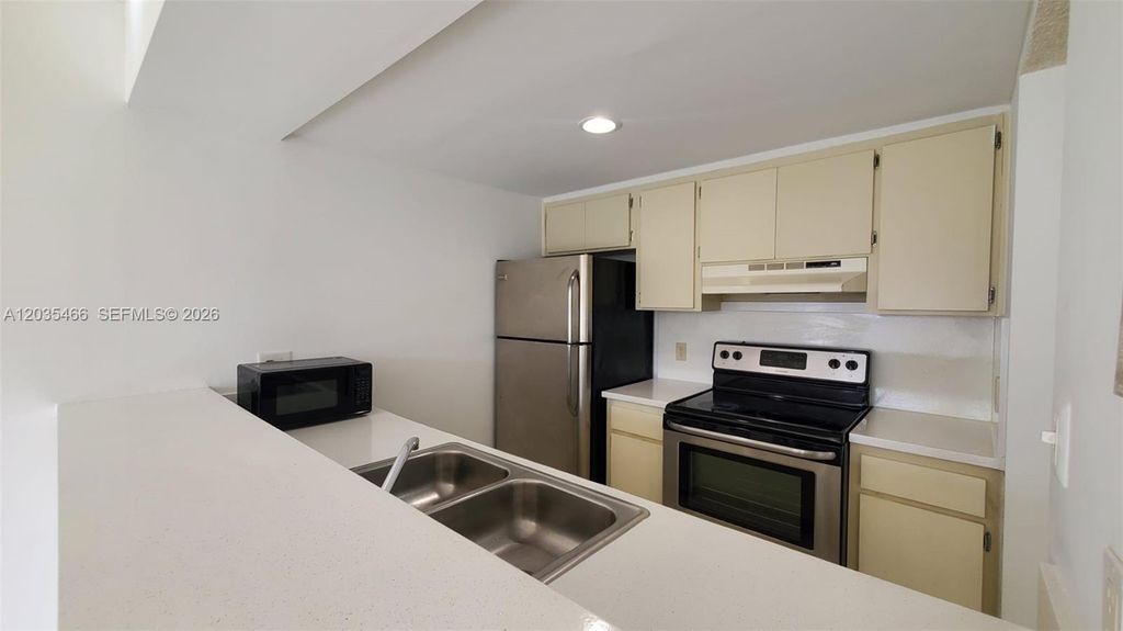 8160 Geneva Court 412, Doral, FL 33166