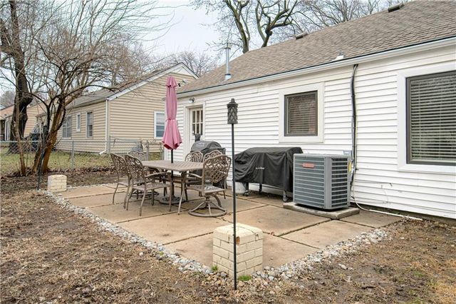 7548 Eaton Street, Prairie Village, KS 66208