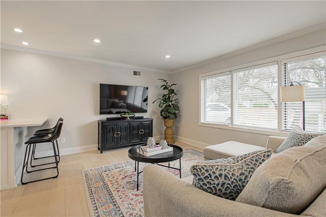 7548 Eaton Street, Prairie Village, KS 66208