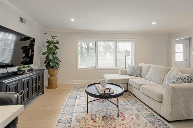 7548 Eaton Street, Prairie Village, KS 66208