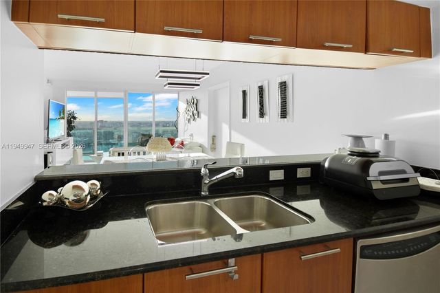 1800 N Bayshore Dr 3410, Miami, FL 33132