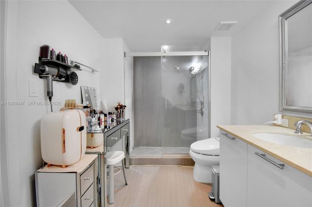 1800 N Bayshore Dr 3410, Miami, FL 33132