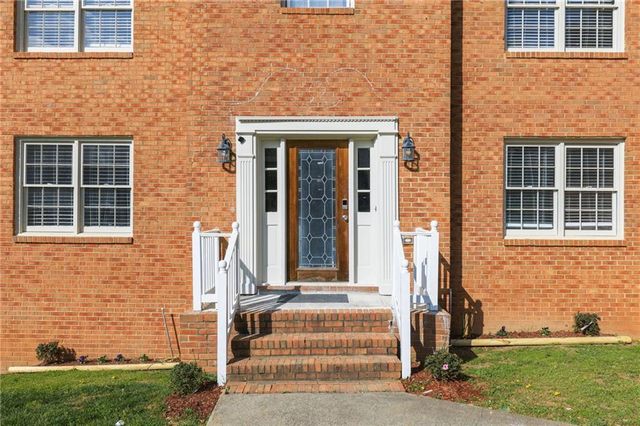 835 Lockriver Way, Lawrenceville, GA 30044