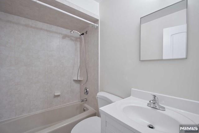 44 Newcomb Road, Tenafly, NJ 07670