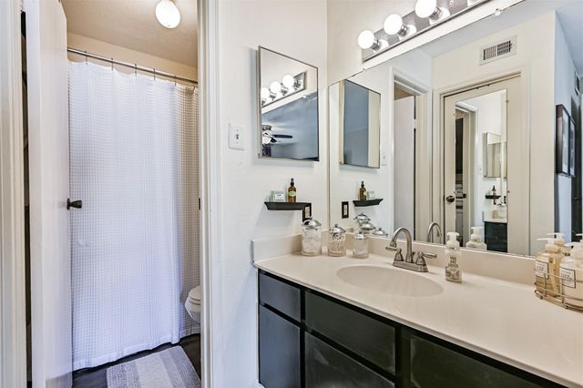 18617 Egret Bay Boulevard 1112, Webster, TX 77058