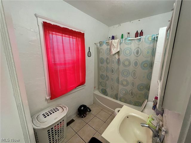 3140 W 33rd Street, Cleveland, OH 44109