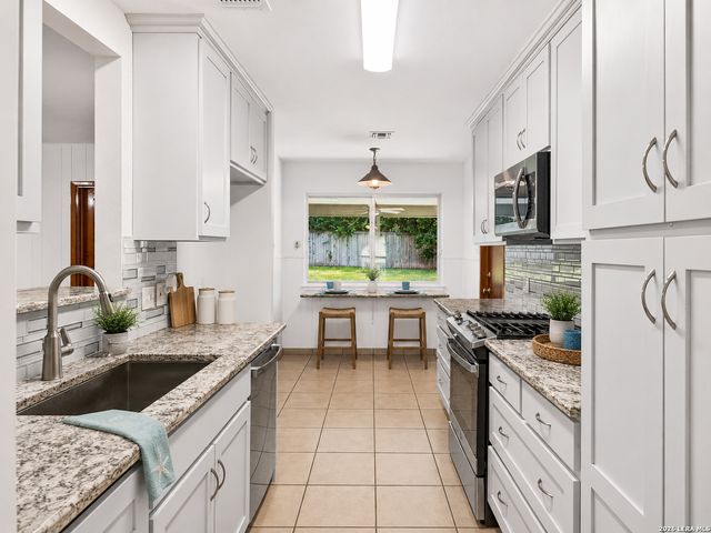 3318 CLEARFIELD DR, San Antonio, TX 78230