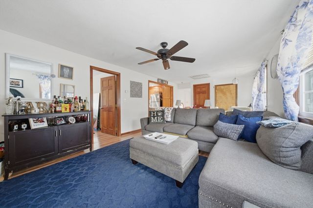 136 Bedford Rd, Woburn, MA 01801