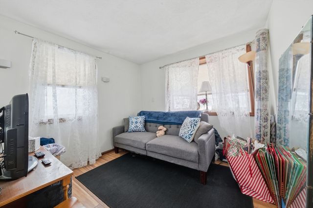 136 Bedford Rd, Woburn, MA 01801