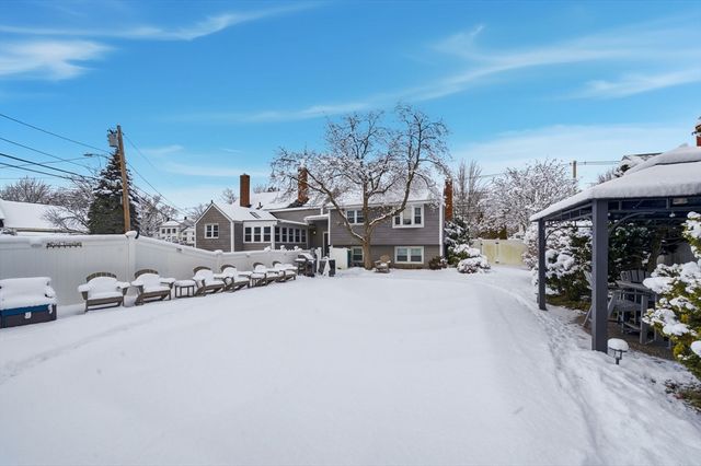 136 Bedford Rd, Woburn, MA 01801