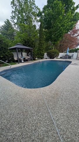 136 Bedford Rd, Woburn, MA 01801