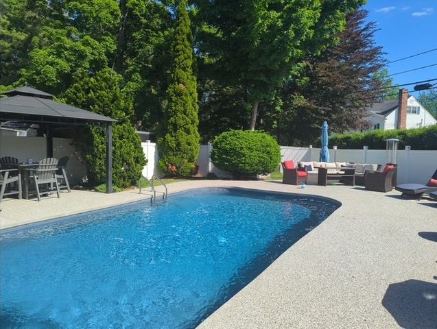 136 Bedford Rd, Woburn, MA 01801