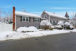 136 Bedford Rd, Woburn, MA 01801