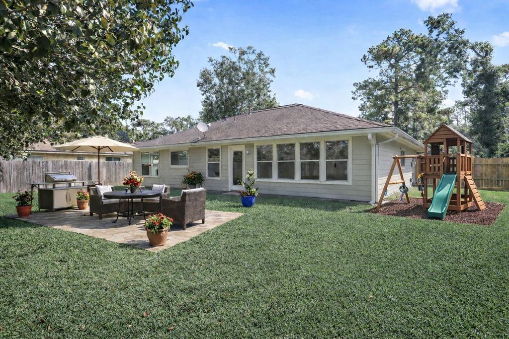 Image 2 of property listing at 17511 Jolly Boat Drive, Crosby, TX 77532