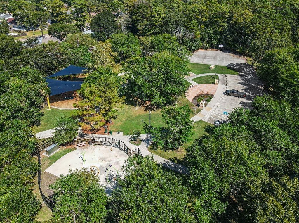 Image 21 of property listing at 17511 Jolly Boat Drive, Crosby, TX 77532