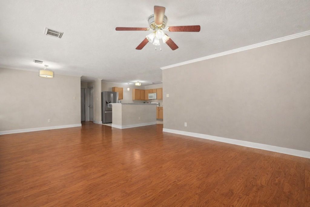 Image 5 of property listing at 17511 Jolly Boat Drive, Crosby, TX 77532