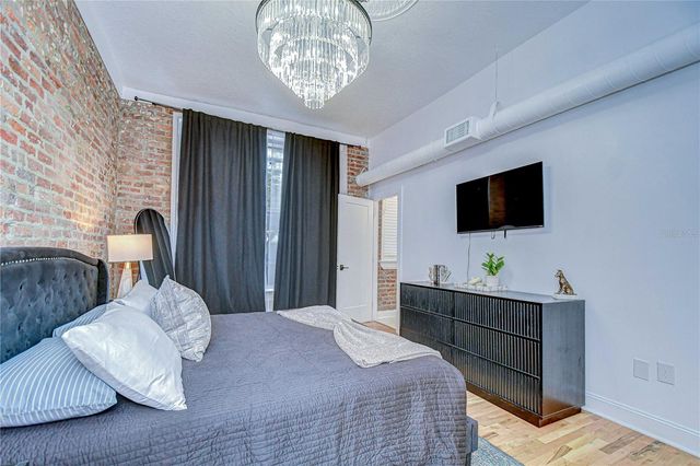 215 CENTRAL AVENUE 2B, St Petersburg, FL 33701