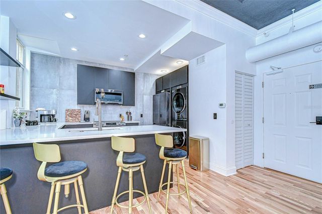 215 CENTRAL AVENUE 2B, St Petersburg, FL 33701