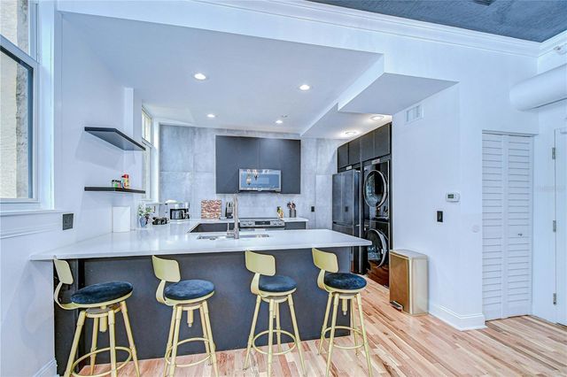 215 CENTRAL AVENUE 2B, St Petersburg, FL 33701