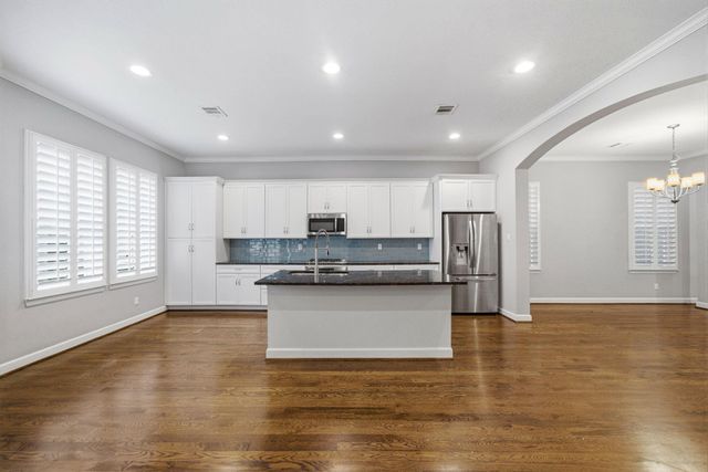 4926 Ella Boulevard, Houston, TX 77018