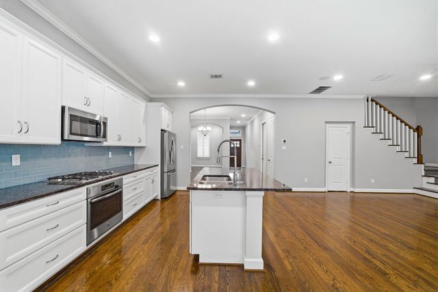 4926 Ella Boulevard, Houston, TX 77018