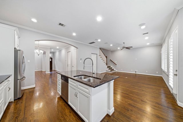 4926 Ella Boulevard, Houston, TX 77018