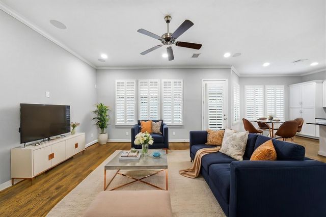 4926 Ella Boulevard, Houston, TX 77018