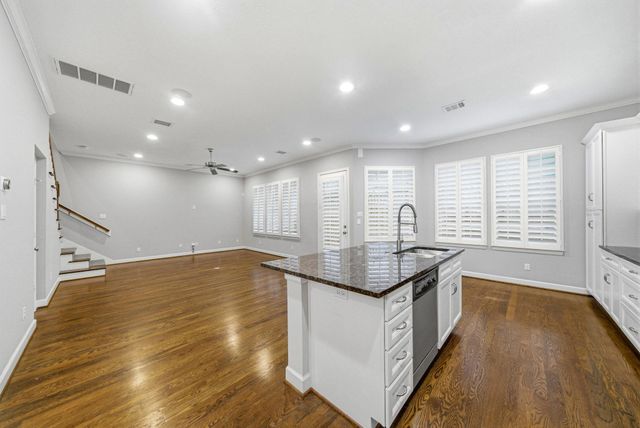 4926 Ella Boulevard, Houston, TX 77018